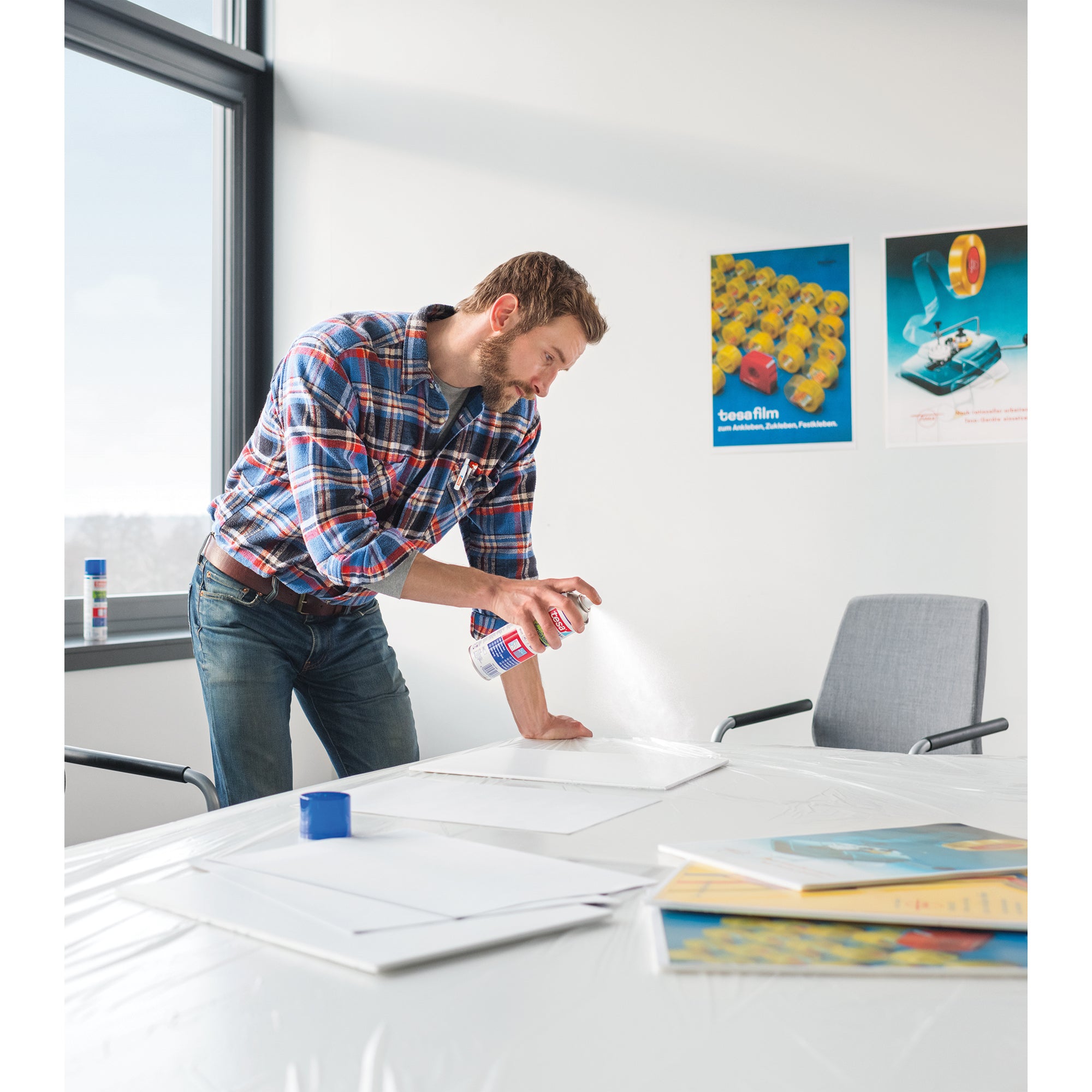 tesa Sprühkleber PERMANENT