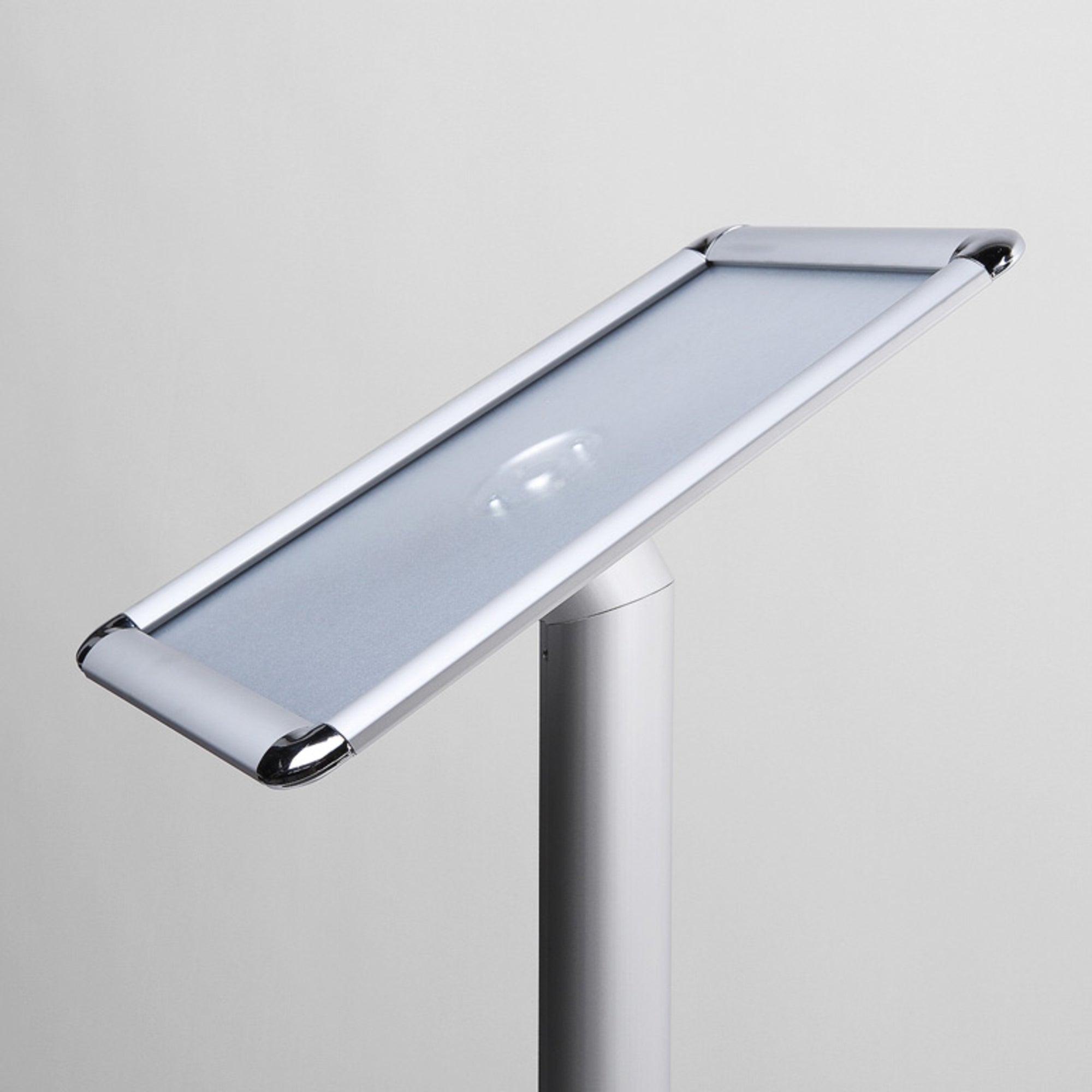 Showdown Infoständer Design A3 Gehrung 25mm