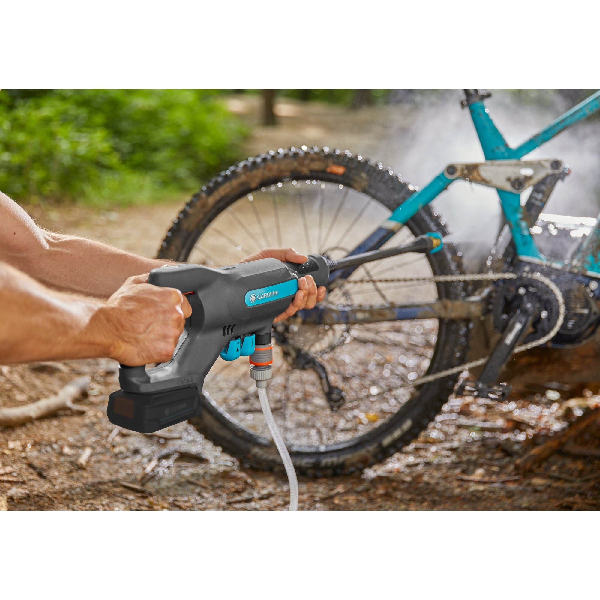 Gardena Mitteldruckreiniger AquaClean 24/18V P4A Premium Set
